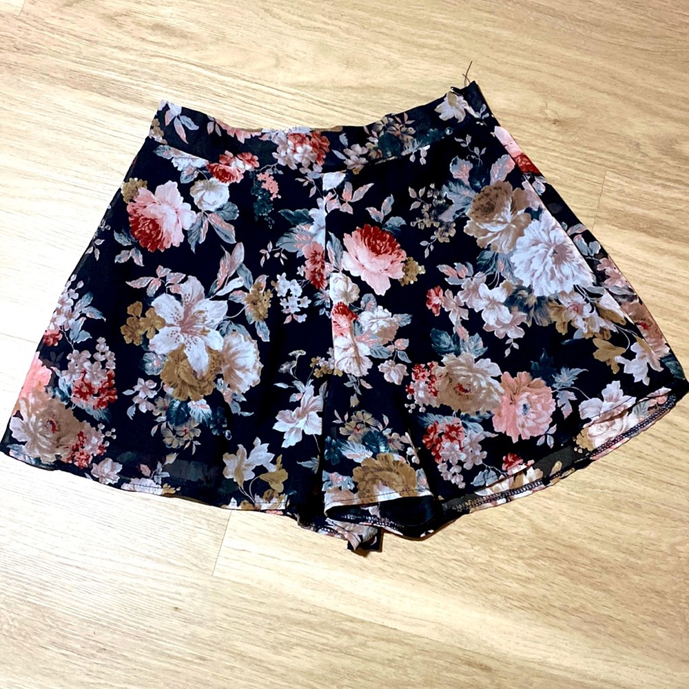 Floral flowy shorts